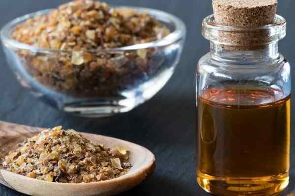 Myrrh Essential Oil Uses and Benefits for Health