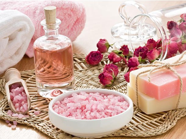 Rose Essential Oil Uses, Properties, Benefits and Warnings